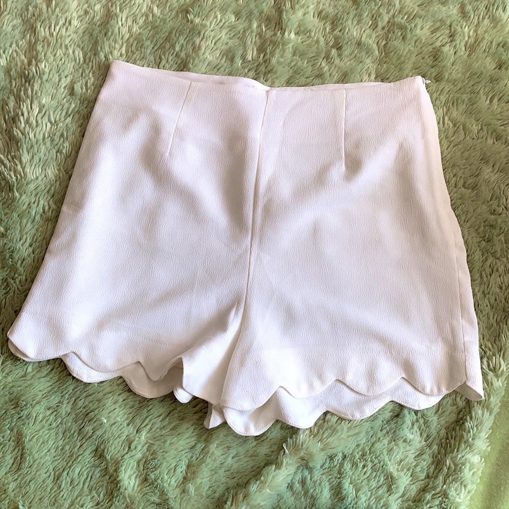 White high waisted shorts with scallop detail, size L